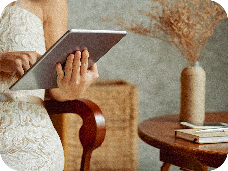 woman-with-tablet-computer